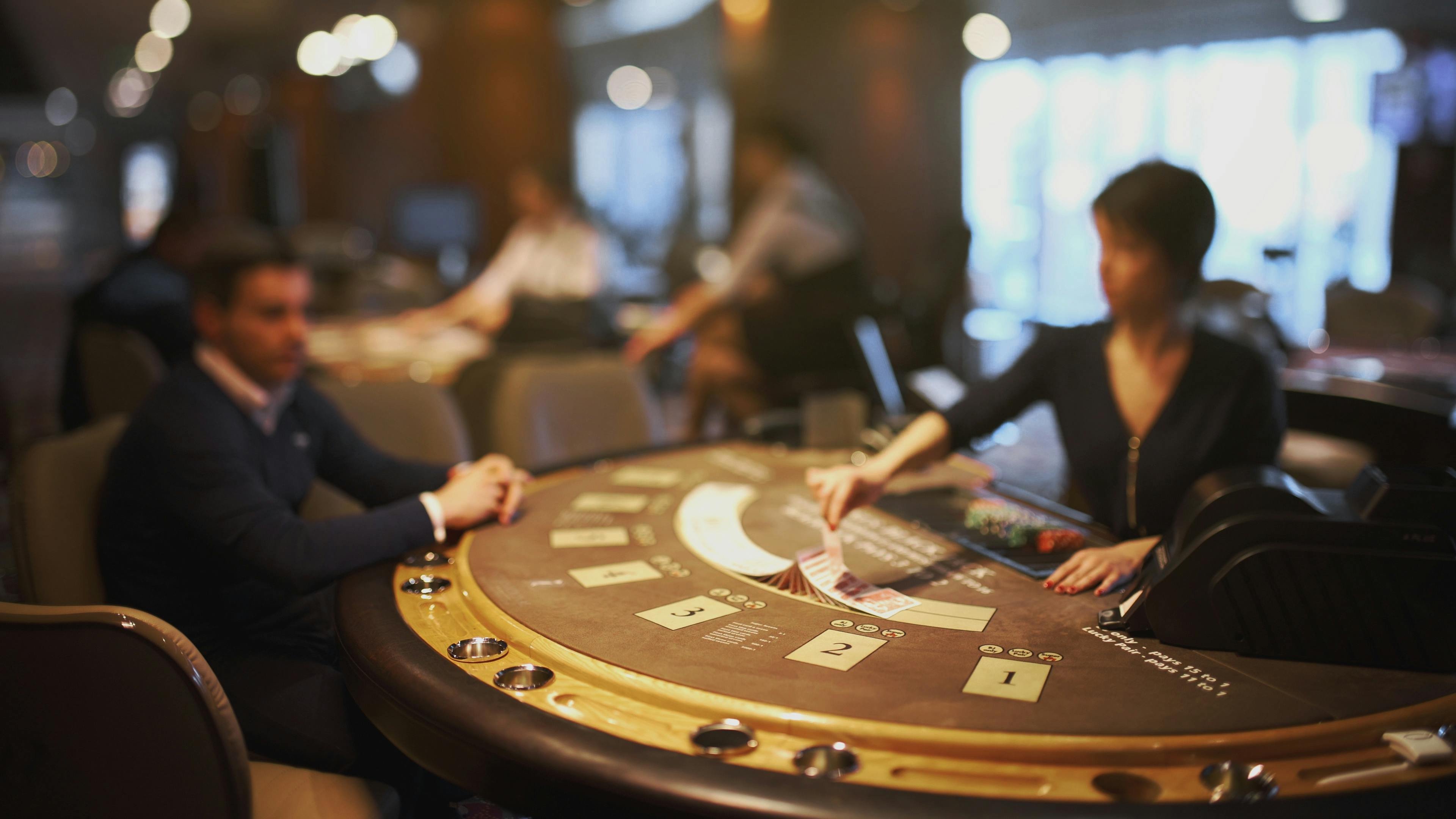 Màn hình game bắn cá laucuadong với hiệu ứng sóng biển và nhiều loài cá rực rỡ